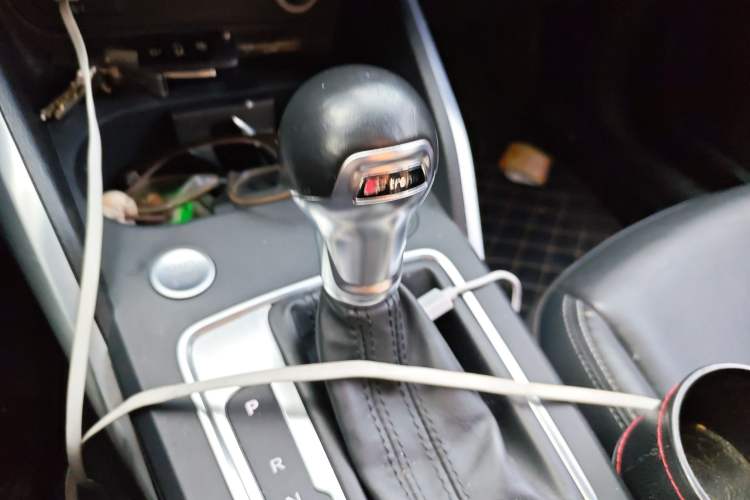 Used Audi Q2L 2018 35 TFSI Luxury Prestige Version China VI Gear Lever