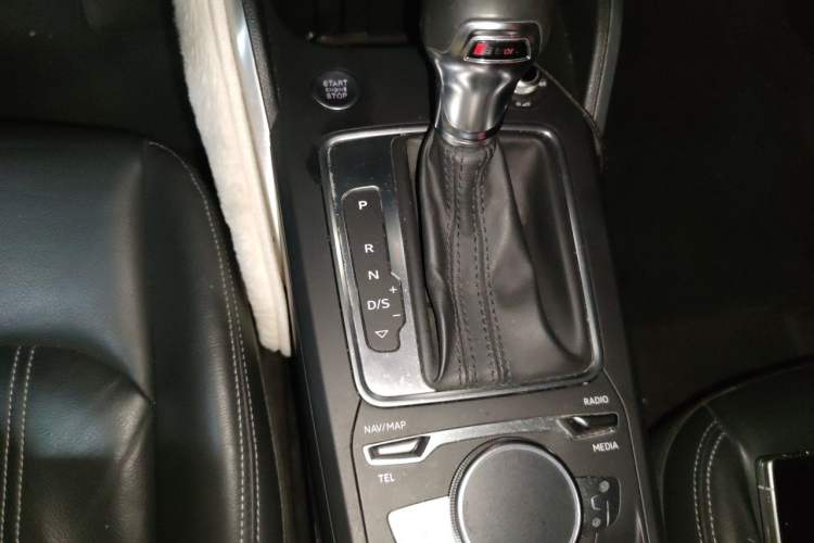 Used Audi Q2L 2018 35 TFSI Luxury Prestige Version China VI Gear Lever