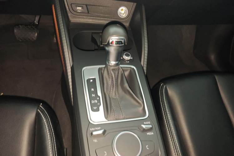 Used Audi Q2L 2018 35 TFSI Launch Exclusive Edition China VI Gear Lever