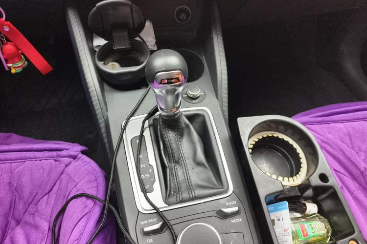 Used Audi Q2L 2018 35 TFSI Launch Exclusive Edition China V Gear Lever