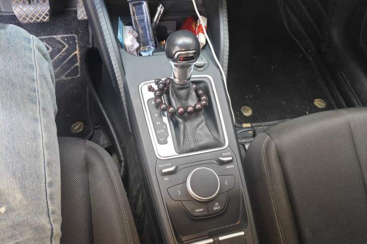 Used Audi Q2L 2018 35 TFSI Launch Exclusive Edition China V Gear Lever
