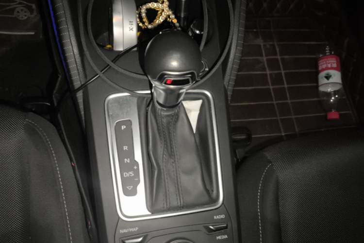 Used Audi Q2L 2018 35 TFSI Launch Exclusive Edition China V Gear Lever