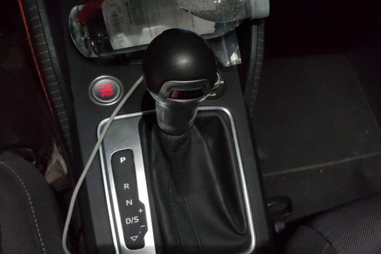 Used Audi Q2L 2018 35 TFSI Launch Exclusive Edition China VI Gear Lever