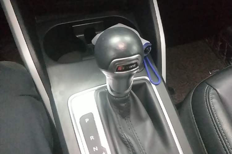 Used Audi Q2L 2018 35 TFSI Fashionable & Elegant Version China VI Emission Standard Gear Lever