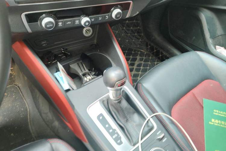 Used Audi Q2L 2018 35 TFSI Fashion Dynamic Version China V Emission Standard Gear Lever