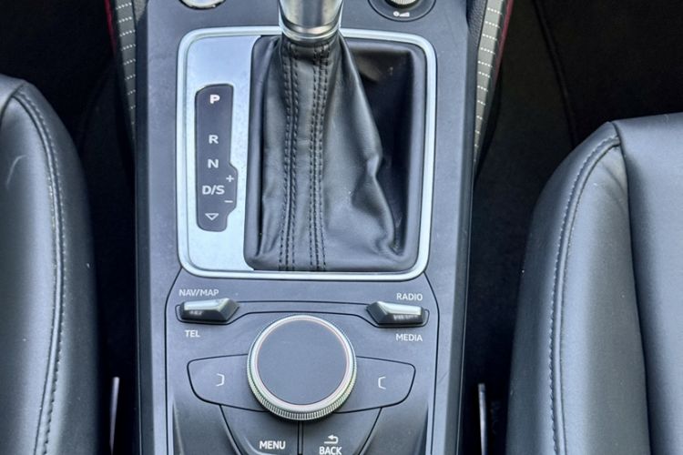 Used Audi Q2L 2018 35 TFSI Launch Exclusive Edition China V Gear Lever
