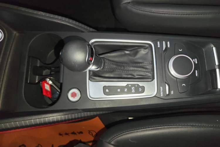 Used Audi Q2L 2018 35 TFSI Launch Exclusive Edition China V Gear Lever