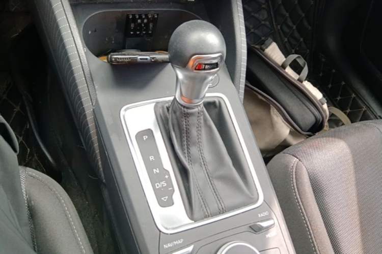 Used Audi Q2L 2018 35 TFSI Launch Exclusive Edition China VI Gear Lever