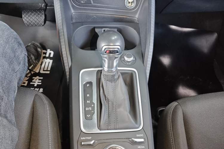 Used Audi Q2L 2018 35 TFSI Launch Exclusive Edition China VI Gear Lever