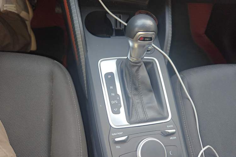 Used Audi Q2L 2018 35 TFSI Launch Exclusive Edition China VI Gear Lever
