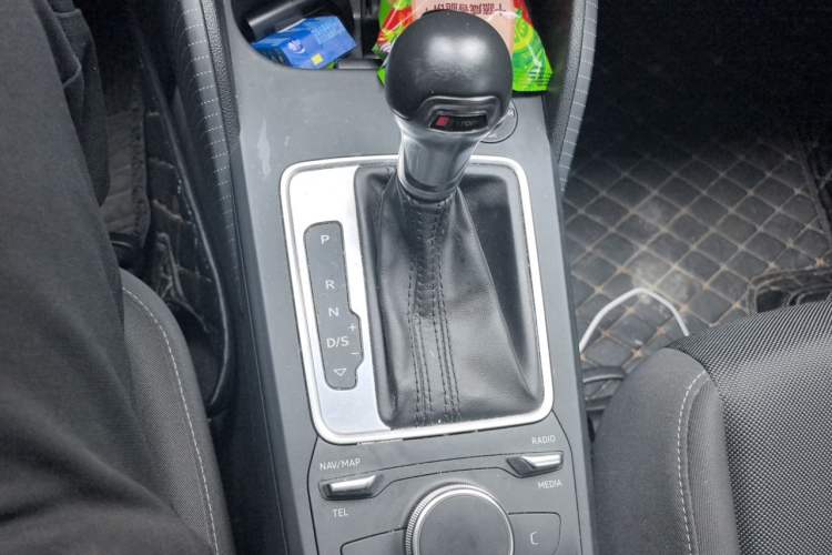 Used Audi Q2L 2018 35 TFSI Launch Exclusive Edition China V Gear Lever