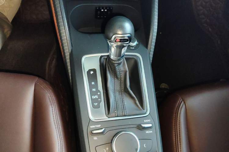 Used Audi Q2L 2018 35 TFSI Launch Exclusive Edition China V Gear Lever