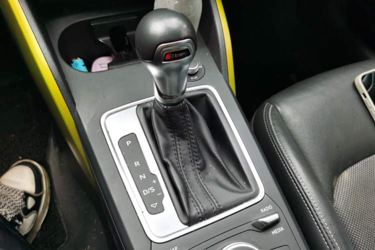 Used Audi Q2L 2018 35 TFSI Fashion Dynamic Version China VI Emission Standard Gear Lever