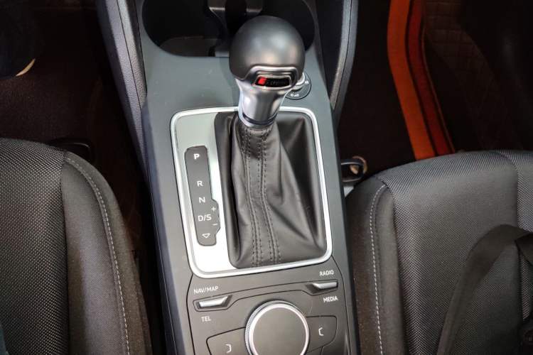 Used Audi Q2L 2018 35 TFSI Luxury Prestige Version China VI Gear Lever