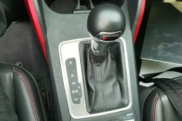 Used Audi Q2L 2018 35 TFSI Fashion Dynamic Version China VI Emission Standard Gear Lever