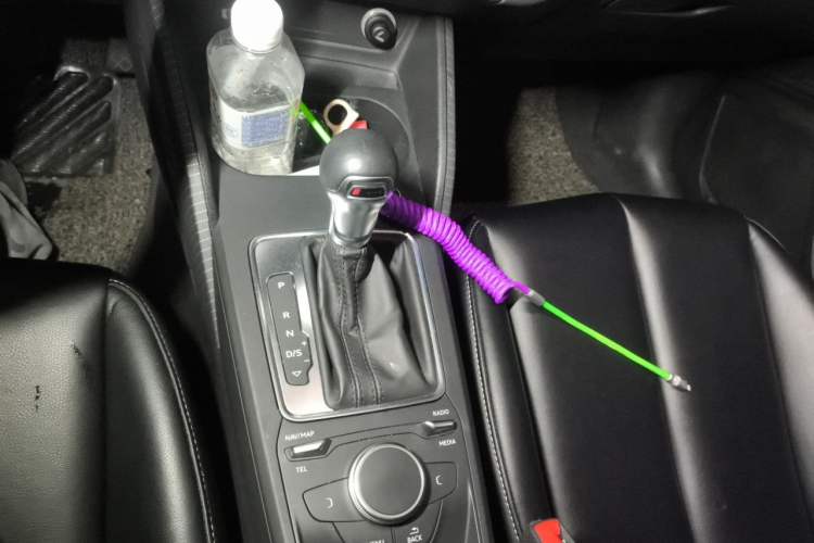 Used Audi Q2L 2018 35 TFSI Launch Exclusive Edition China VI Gear Lever