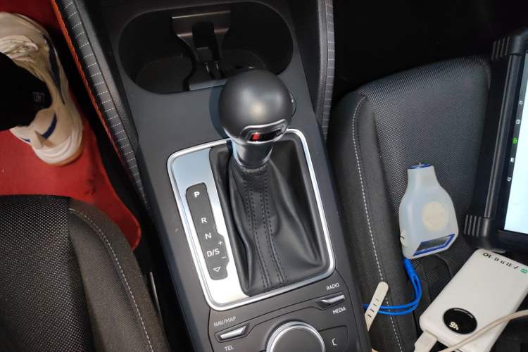 Used Audi Q2L 2018 35 TFSI Launch Exclusive Edition China VI Gear Lever