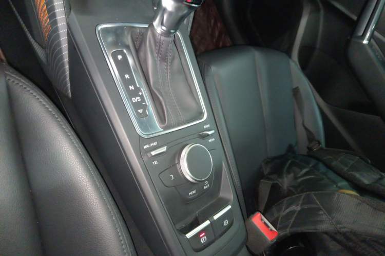 Used Audi Q2L 2018 35 TFSI Launch Exclusive Edition China VI Gear Lever