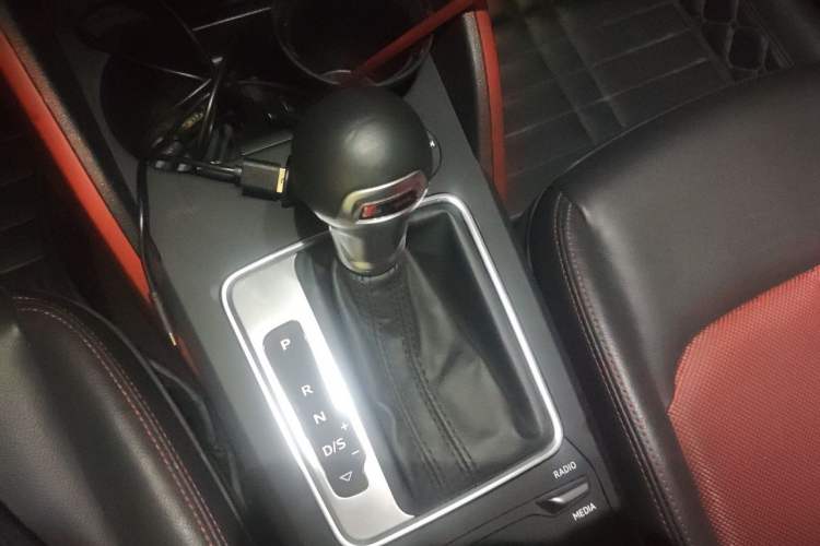 Used Audi Q2L 2018 35 TFSI Launch Exclusive Edition China V Gear Lever