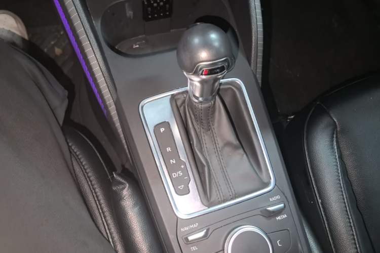 Used Audi Q2L 2018 35 TFSI Launch Exclusive Edition China VI Gear Lever