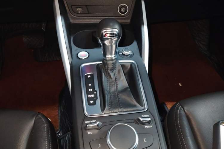 Used Audi Q2L 2018 35 TFSI Fashion Elegant Version China V Gear Lever