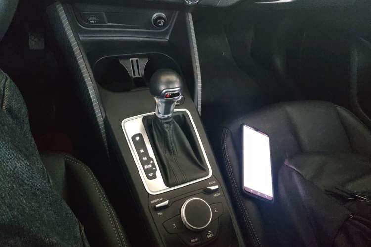 Used Audi Q2L 2018 35 TFSI Launch Exclusive Edition China VI Gear Lever