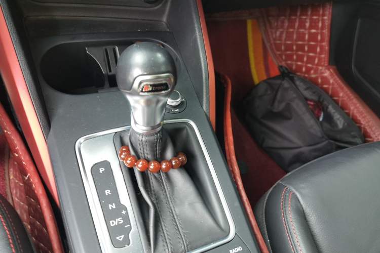 Used Audi Q2L 2018 35 TFSI Fashion Dynamic Version China VI Emission Standard Gear Lever