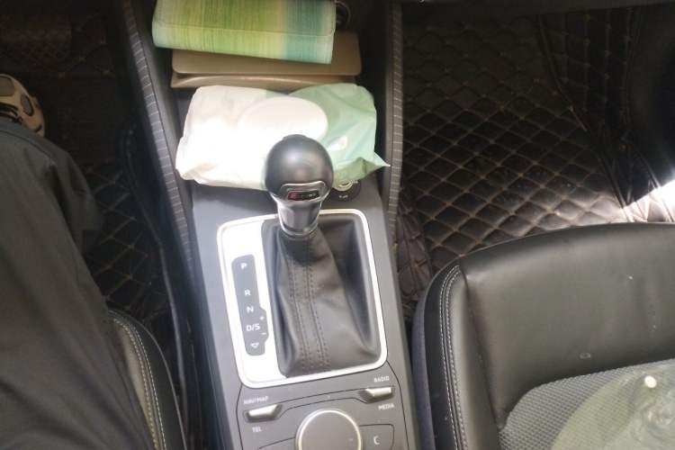 Used Audi Q2L 2018 35 TFSI Fashion Elegant Version China V Gear Lever