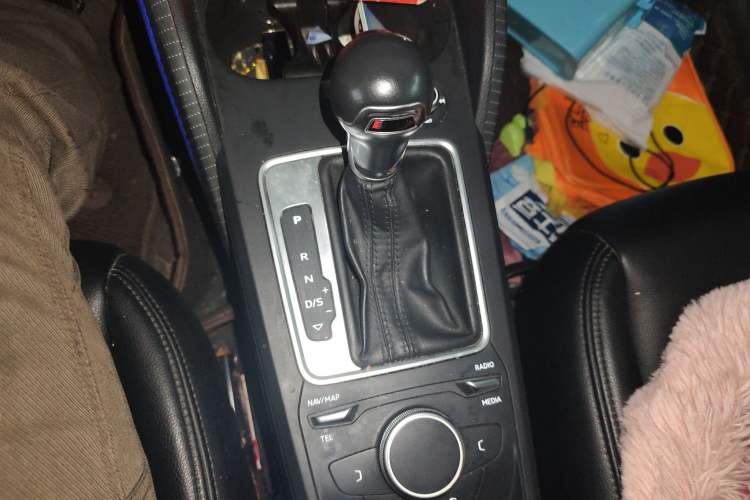 Used Audi Q2L 2018 35 TFSI Launch Exclusive Edition China V Gear Lever