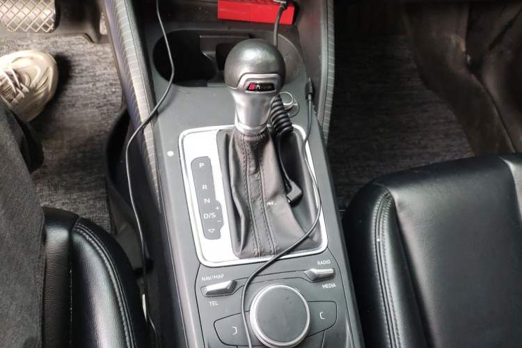 Used Audi Q2L 2018 35 TFSI Launch Exclusive Edition China VI Gear Lever