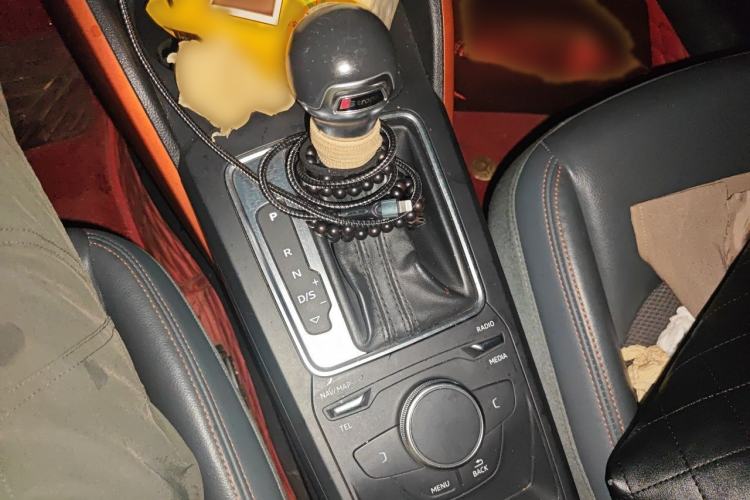 Used Audi Q2L 2018 35 TFSI Fashion Elegant Version China V Gear Lever