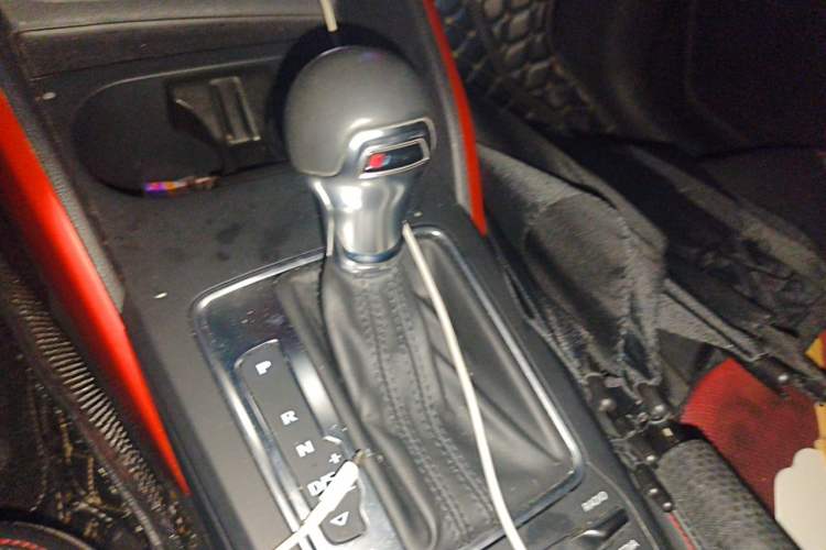 Used Audi Q2L 2018 35 TFSI Fashion Dynamic Version China VI Emission Standard Gear Lever
