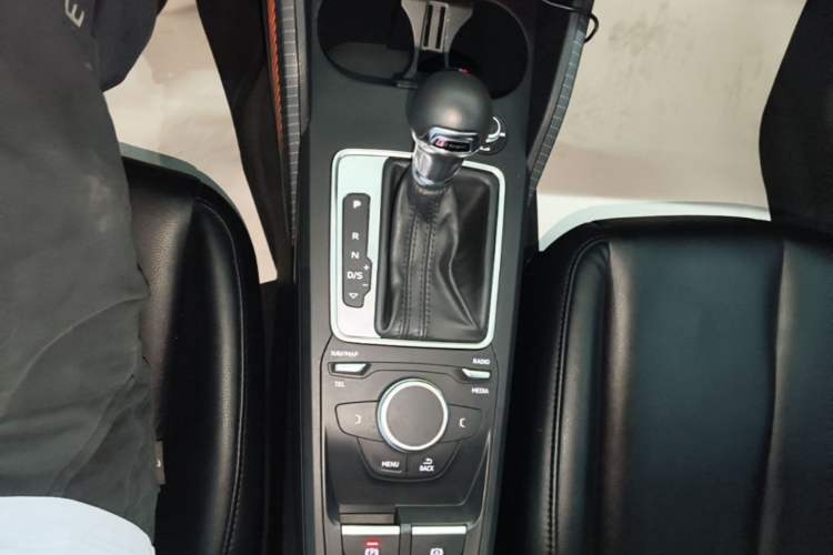 Used Audi Q2L 2018 35 TFSI Launch Exclusive Edition China V Gear Lever