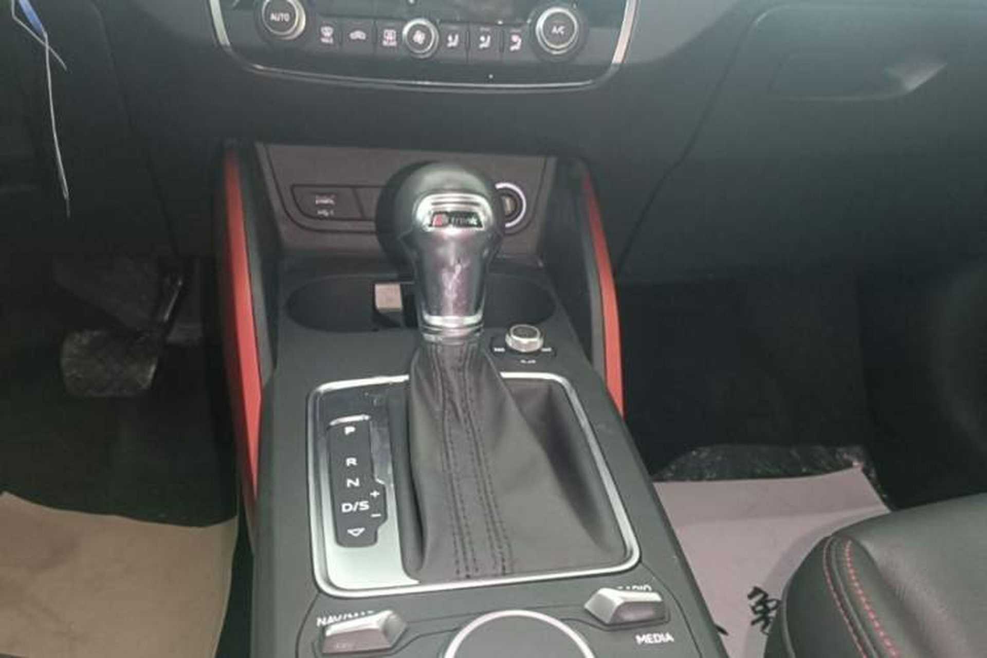 Used Audi Q2L 2018 35 TFSI Fashion Dynamic Version China VI Emission Standard Gear Lever