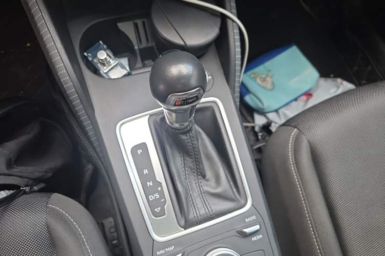 Used Audi Q2L 2018 35 TFSI Launch Exclusive Edition China V Gear Lever