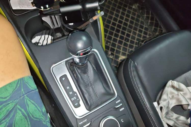 Used Audi Q2L 2018 35 TFSI Fashion Dynamic Version China V Emission Standard Gear Lever