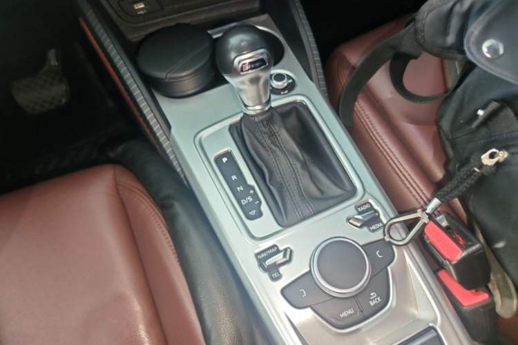 Used Audi Q2L 2018 35 TFSI Launch Exclusive Edition China VI Gear Lever
