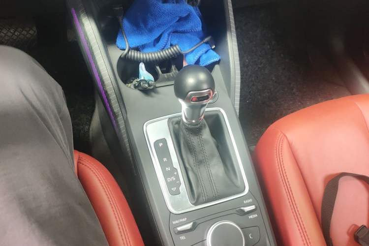 Used Audi Q2L 2018 35 TFSI Launch Exclusive Edition China V Gear Lever