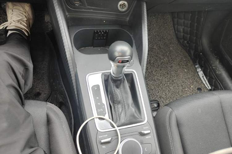 Used Audi Q2L 2018 35 TFSI Launch Exclusive Edition China VI Gear Lever