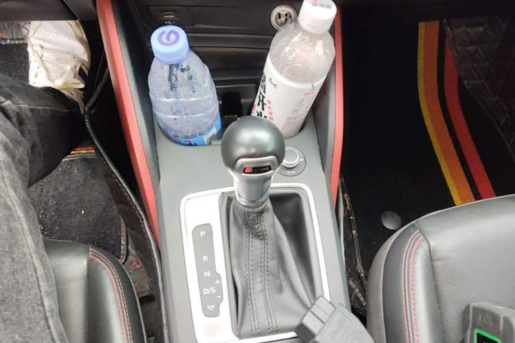 Used Audi Q2L 2018 35 TFSI Fashion Dynamic Version China VI Emission Standard Gear Lever