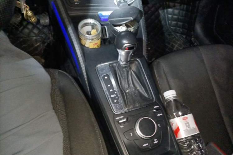 Used Audi Q2L 2018 35 TFSI Launch Exclusive Edition China V Gear Lever