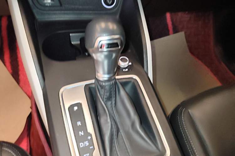 Used Audi Q2L 2018 35 TFSI Fashionable & Elegant Version China VI Emission Standard Gear Lever