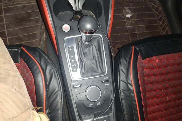Used Audi Q2L 2018 35 TFSI Fashion Dynamic Version China V Emission Standard Gear Lever