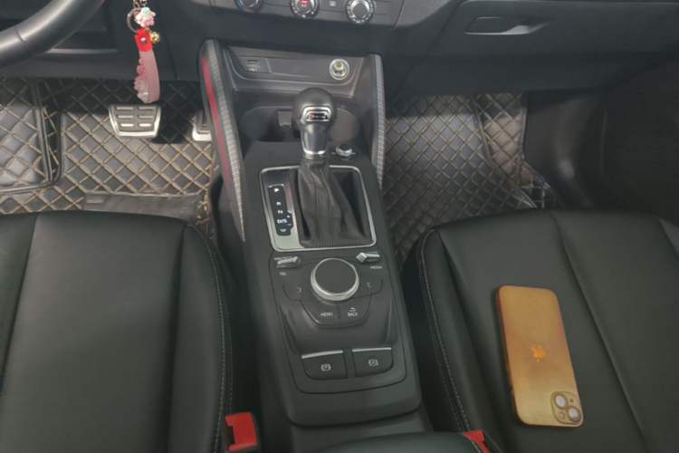 Used Audi Q2L 2018 35 TFSI Launch Exclusive Edition China VI Gear Lever