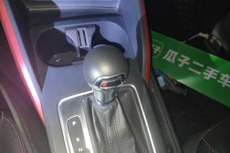 Used Audi Q2L 2018 35 TFSI Fashion Dynamic Version China VI Emission Standard Gear Lever