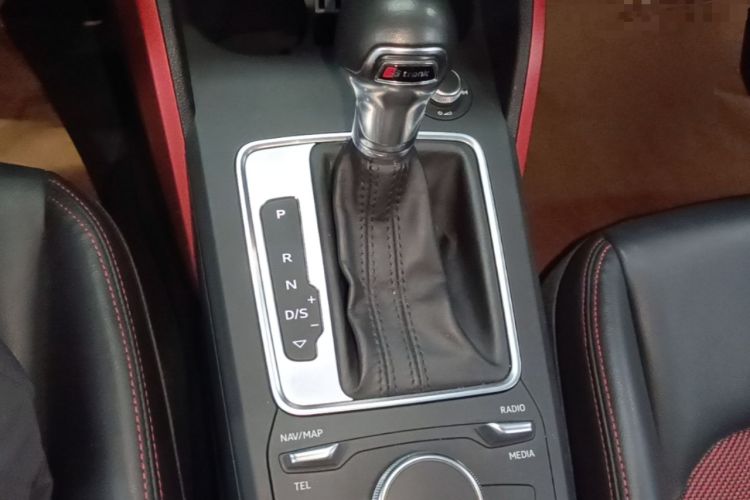 Used Audi Q2L 2018 35 TFSI Fashion Dynamic Version China VI Emission Standard Gear Lever