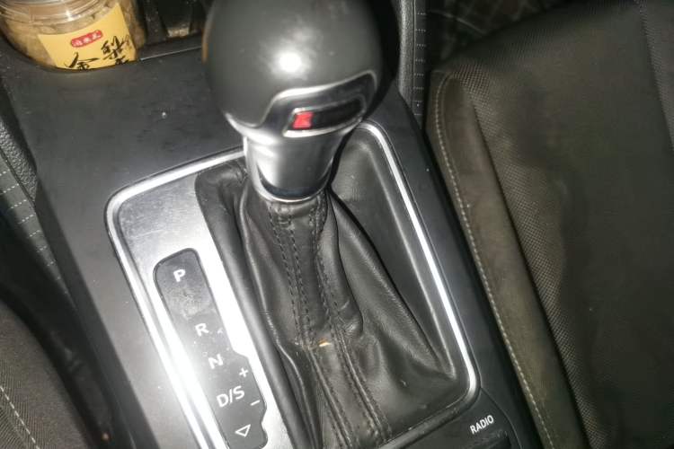 Used Audi Q2L 2018 35 TFSI Launch Exclusive Edition China V Gear Lever