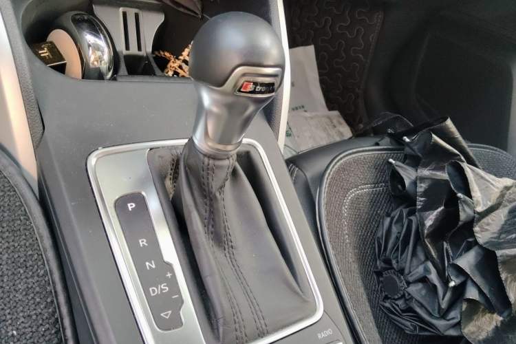 Used Audi Q2L 2018 35 TFSI Fashionable & Elegant Version China VI Emission Standard Gear Lever
