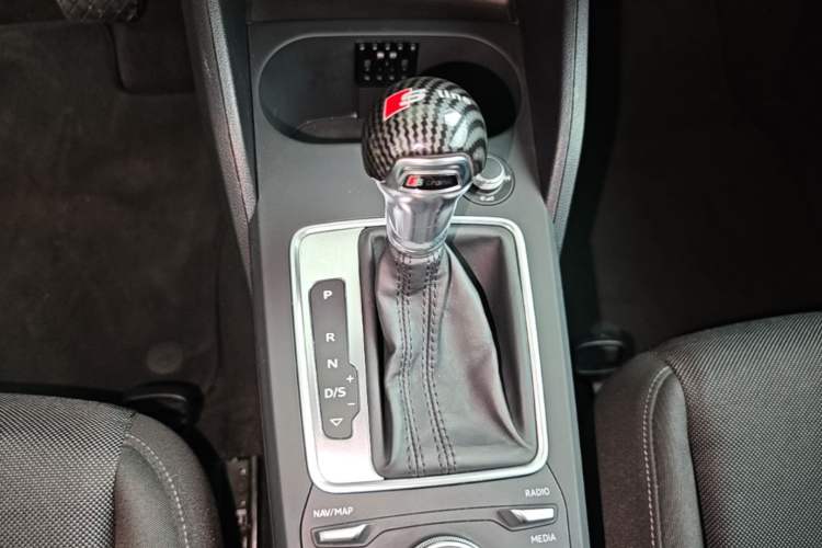 Used Audi Q2L 2018 35 TFSI Luxury Prestige Version China VI Gear Lever