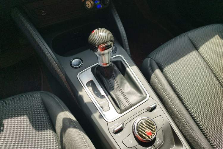 Used Audi Q2L 2018 35 TFSI Launch Exclusive Edition China V Gear Lever